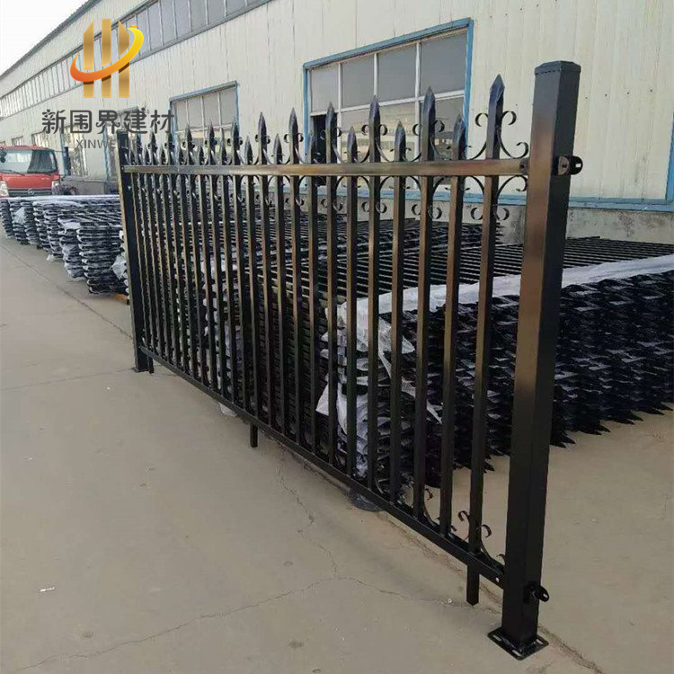 小區(qū)工廠防護欄桿、院墻鋅鋼柵欄與場區(qū)隔離鋅鋼圍欄 融合鋼絲繩網(wǎng)的產(chǎn)品特性解析