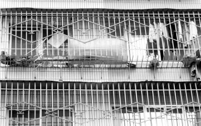 安全與自由的權衡 防護欄為何成為逃生障礙？